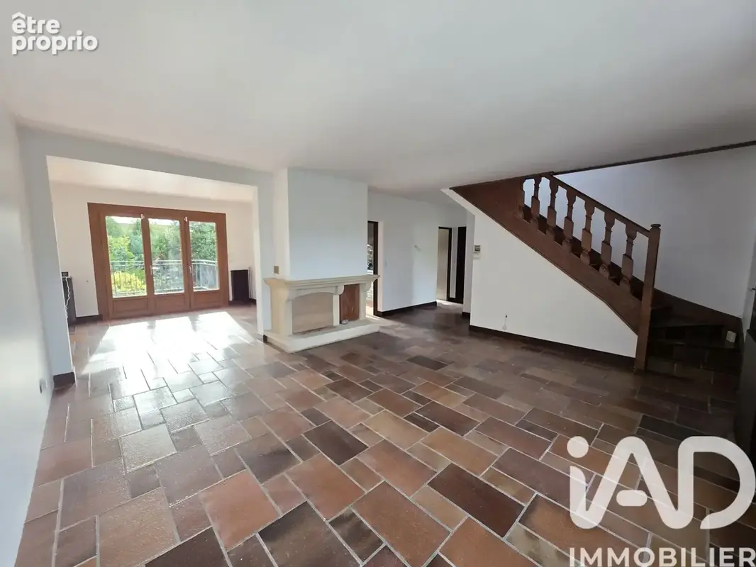 Photo 1 - Maison à LE MESNIL-SAINT-DENIS