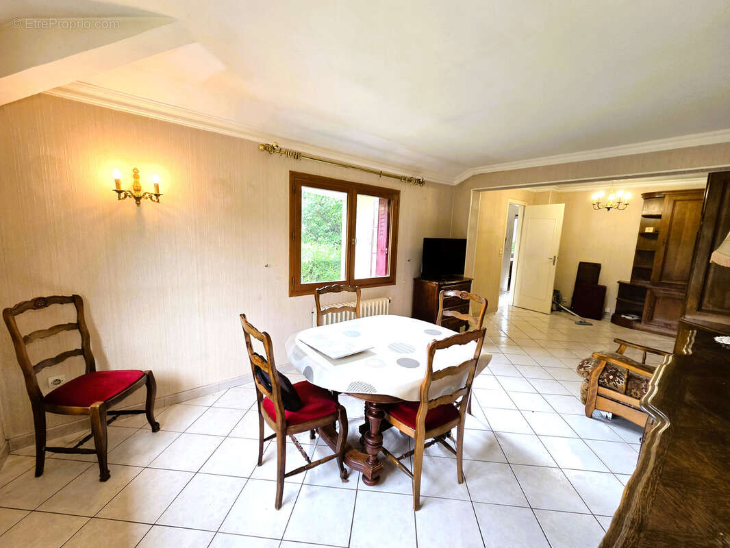 Maison à SAINTE-GENEVIEVE-DES-BOIS