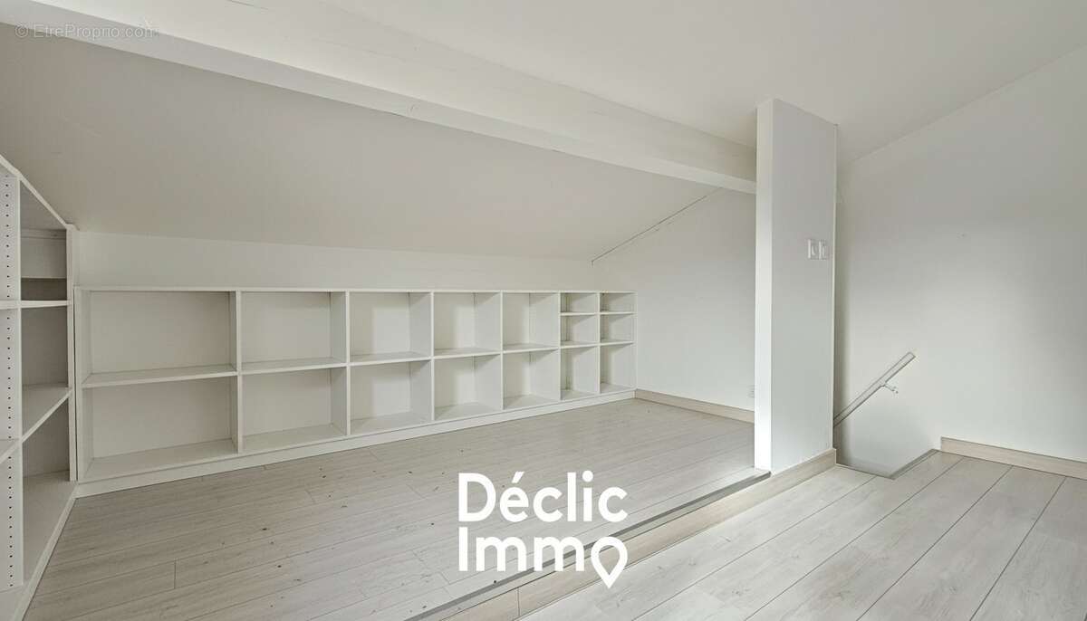 Maison à VIC-LA-GARDIOLE