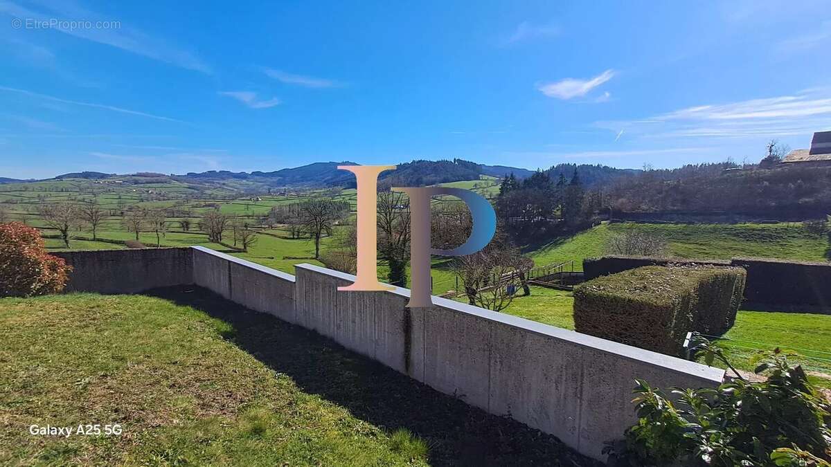 Maison à LA CLAYETTE