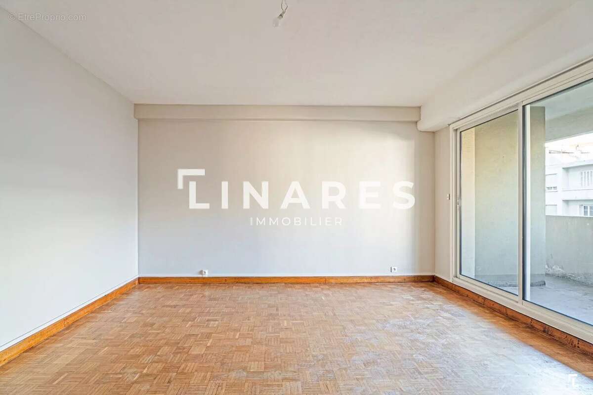 Appartement à MARSEILLE-5E