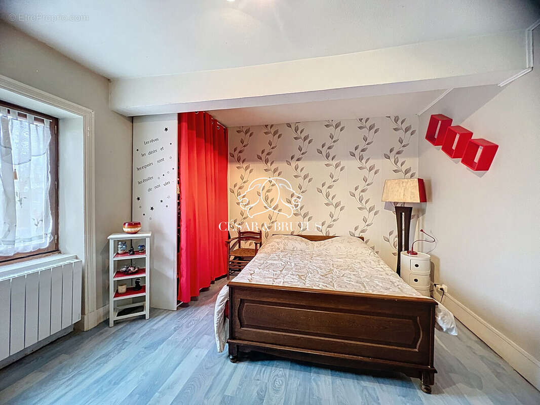 Maison à POUILLY-SOUS-CHARLIEU