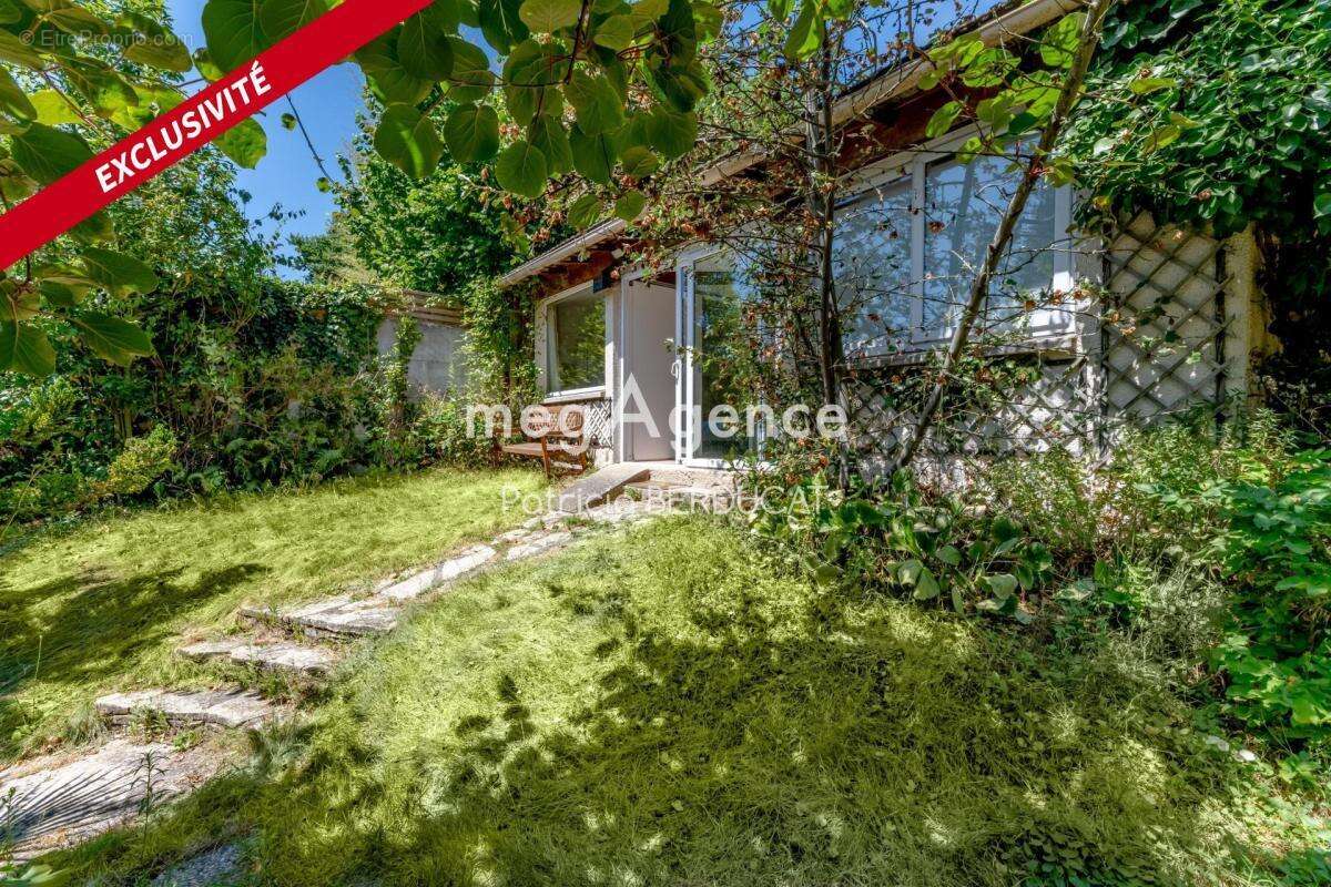PROPRIETE FAMILIALE avec MAISON et ANNEXE / 189m² / 5 CHAMBRES - Avec terrasse et jardin arboré - photo 16
