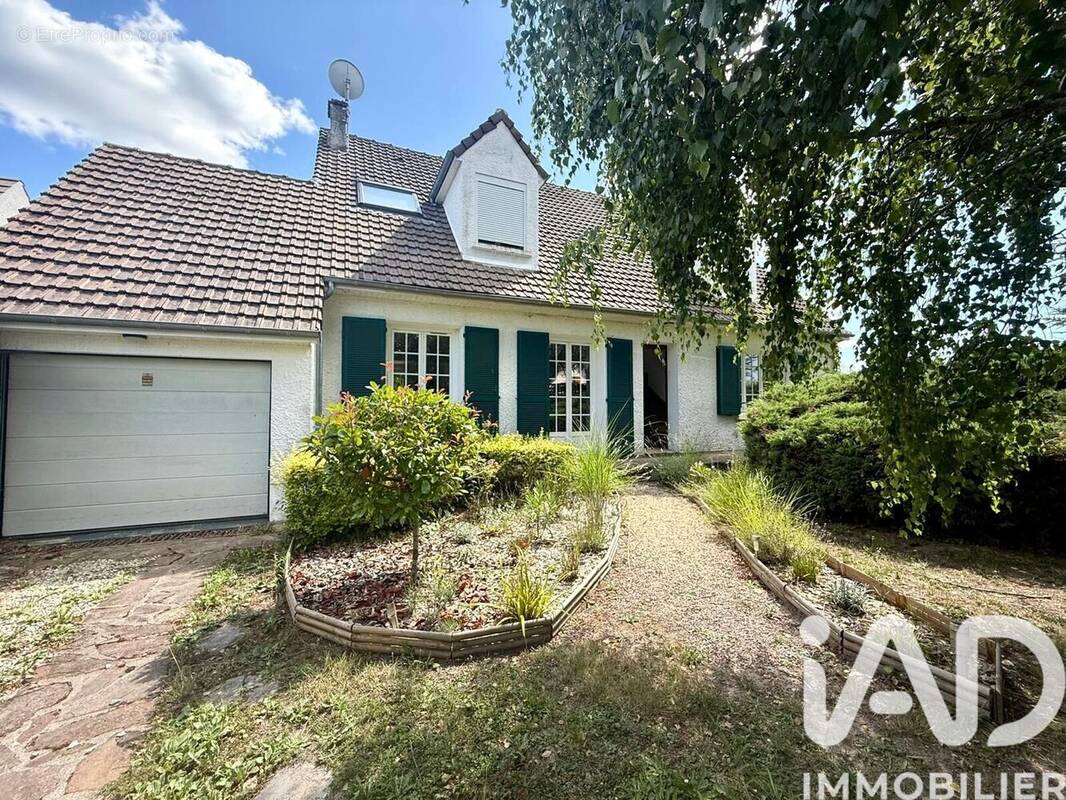 Photo 1 - Maison à CHEVRIERES