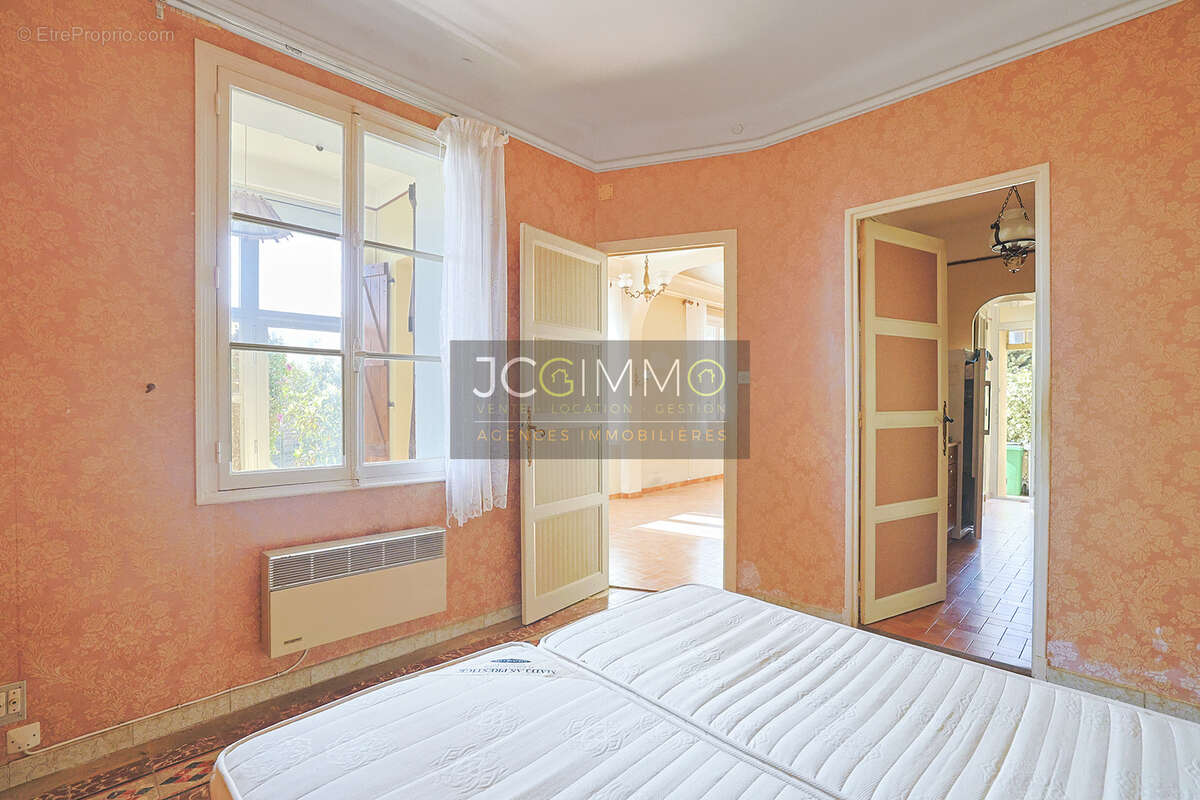Maison à fort potentiel composée de 2 appartements - Bas Faron à Toulon - photo 10