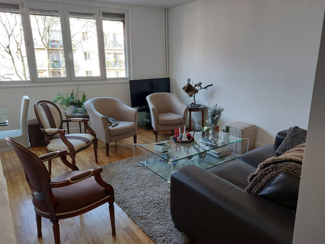 Appartement à PARIS-16E