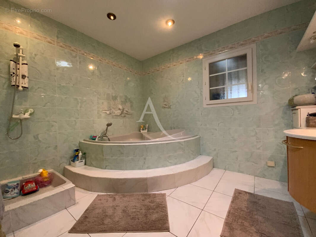 Maison à SAINT-SAVINIEN