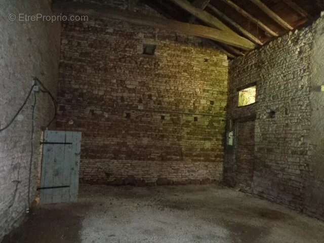 Grande maison de village de caractère avec 3 chambres et dépendances - photo 13