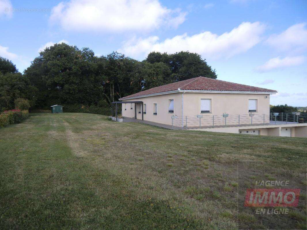 Maison 275 m² à Thermes-Magnoac  - photo 3