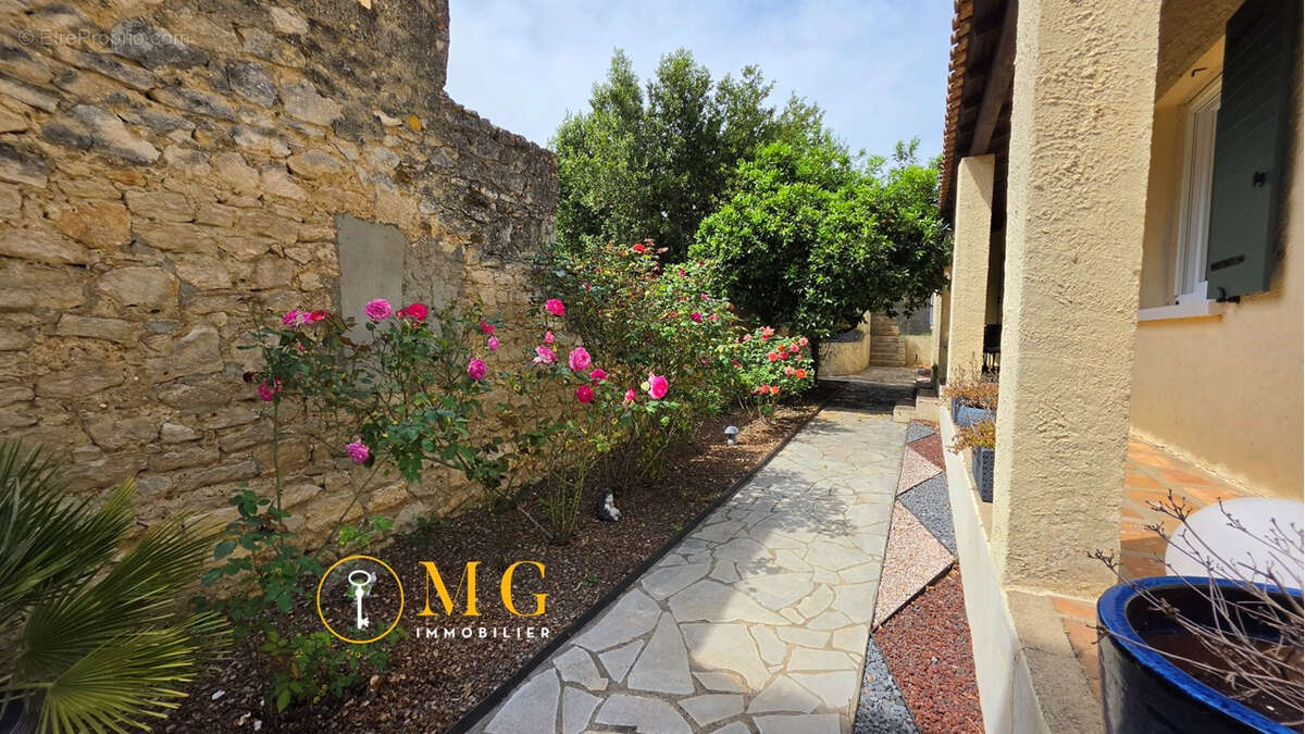 Maison 6 pièces environ 135 m2 Terrain 899m2 - photo 5