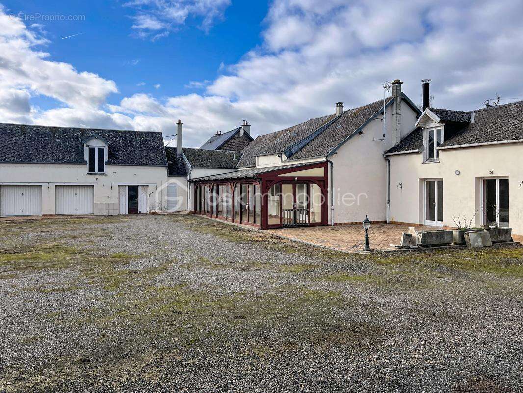 Corps de ferme avec hangars  et pature - photo 16