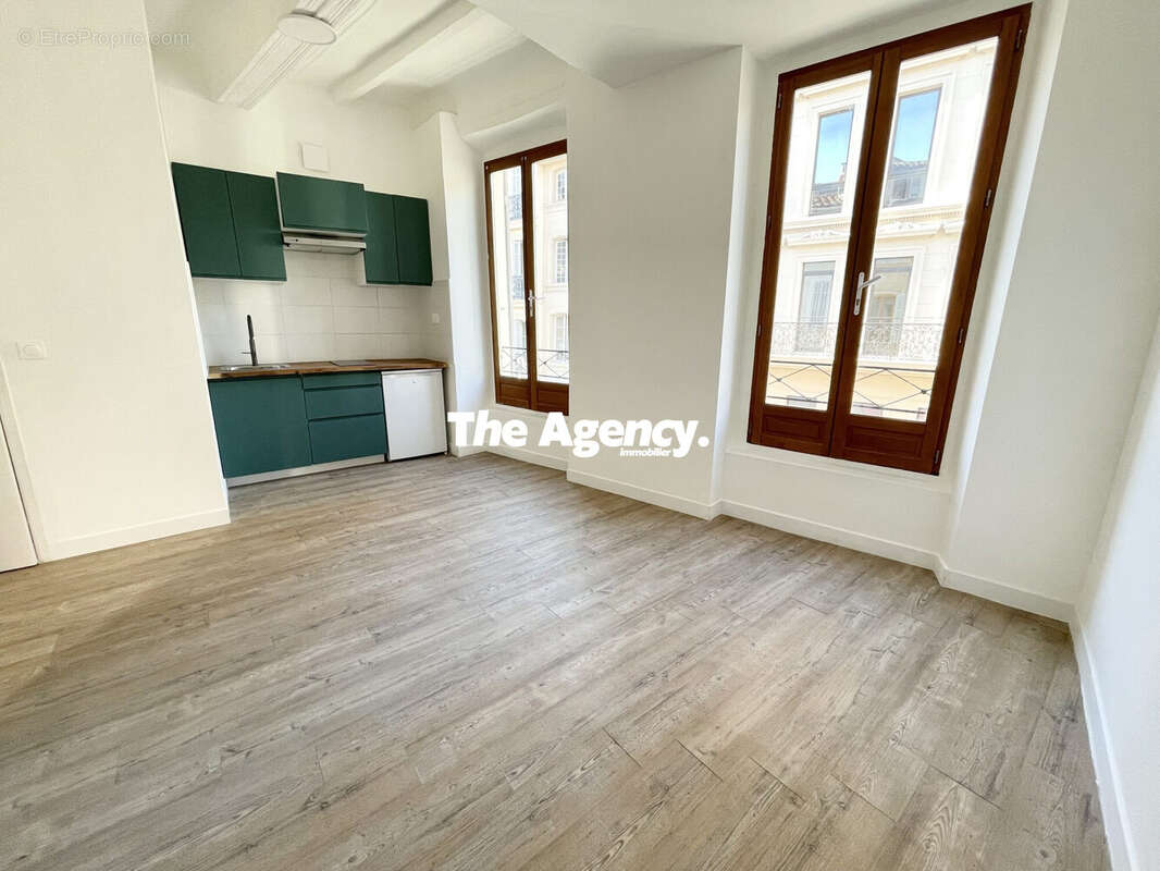 Appartement à MARSEILLE-1E