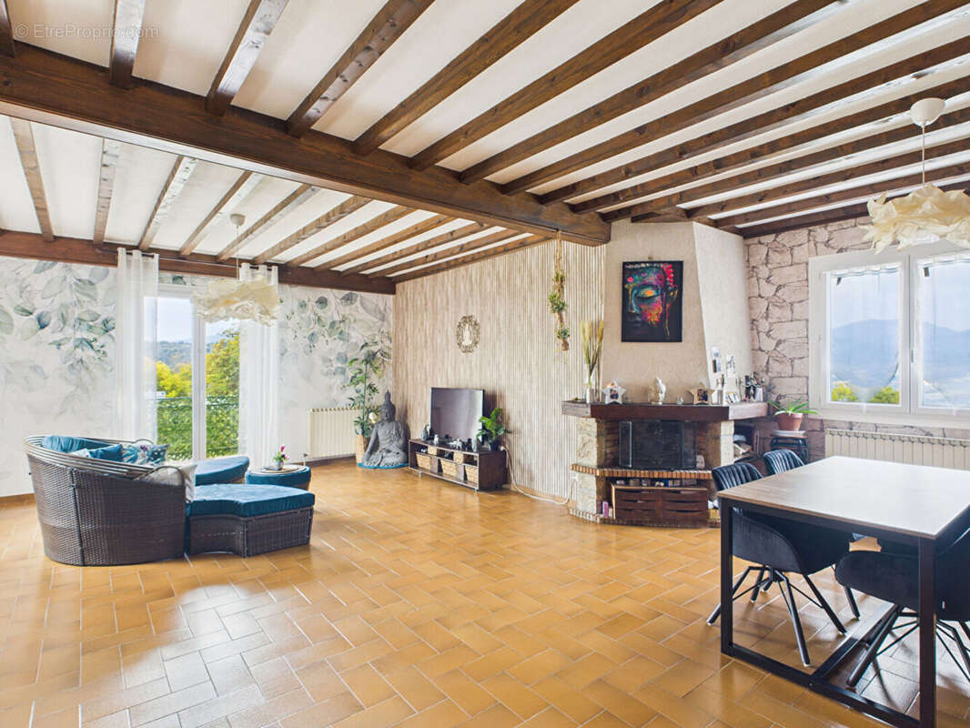 Maison à LE CRESTET