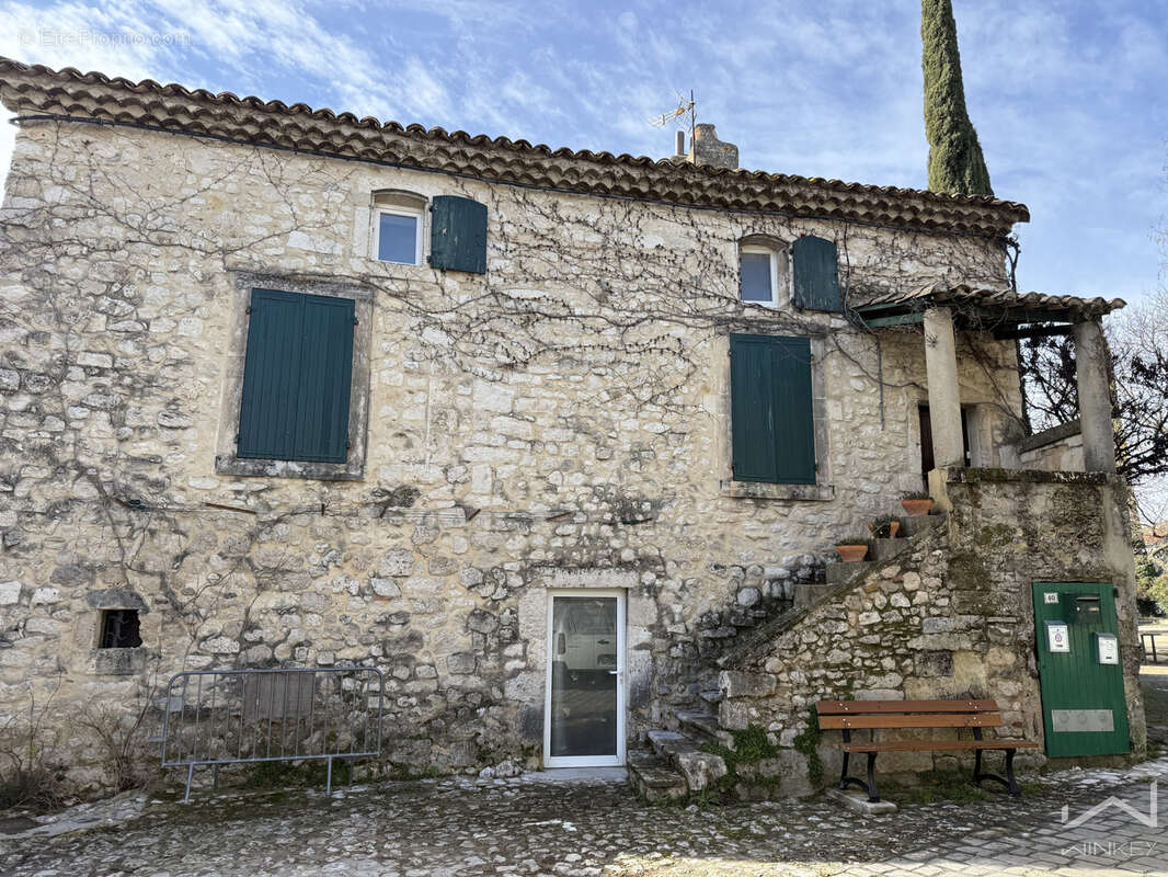 Appartement à LA GARDE-ADHEMAR