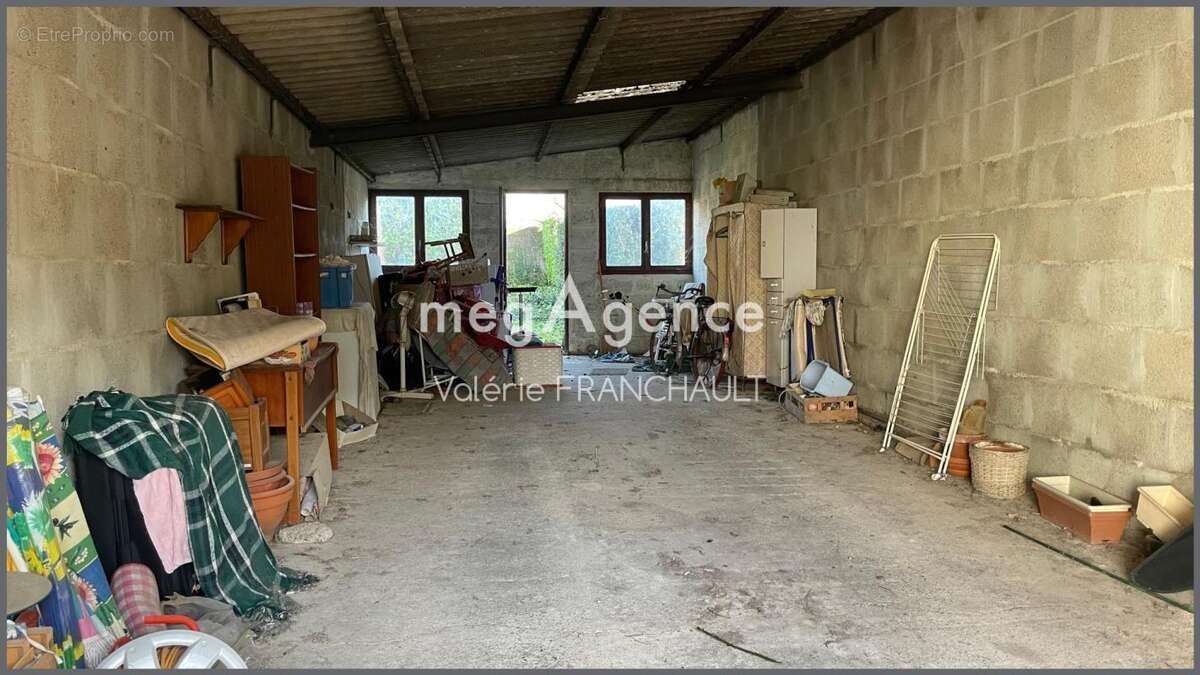 Niort- Garage de 53M2 avec jardin clos sur une parcelle de 150M2 - photo 3