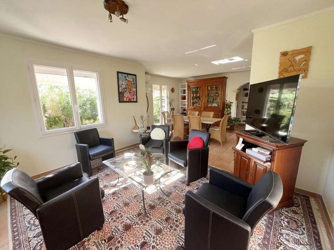 Centre, villa plain pied 3 chambres et bureau, piscine,  garage et atelier - photo 8