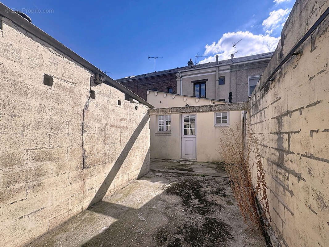 Maison à SAINT-ETIENNE-DU-ROUVRAY