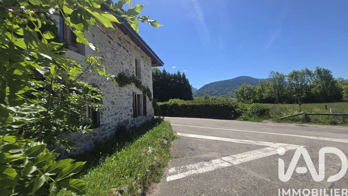 Maison 345 m² à Lescheraines  - photo 2