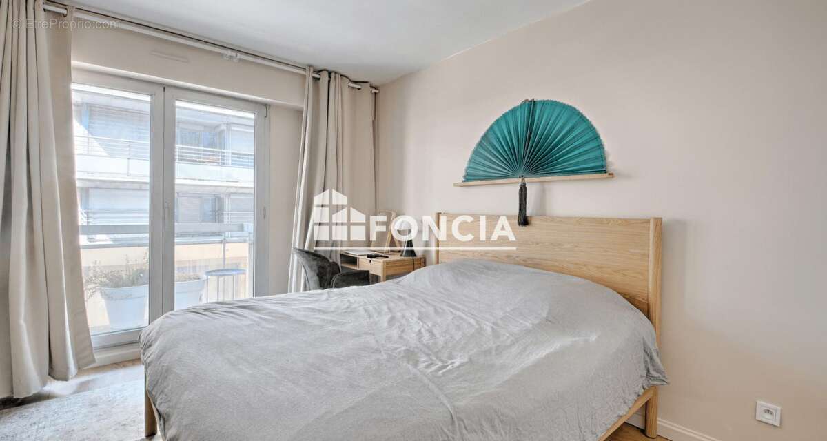Appartement à PARIS-14E