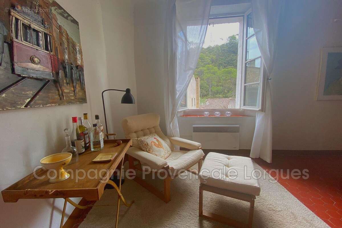 Maison à ENTRECASTEAUX