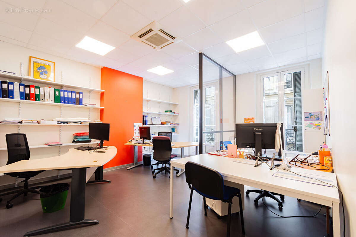Locaux d'activité. Vente des Murs 300m2 - 13006 Marseille - photo 7