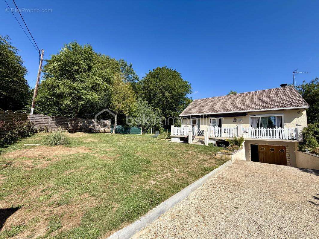 Maison familiale avec sous-sol, 4 chambres , dépendance et bois - photo 3