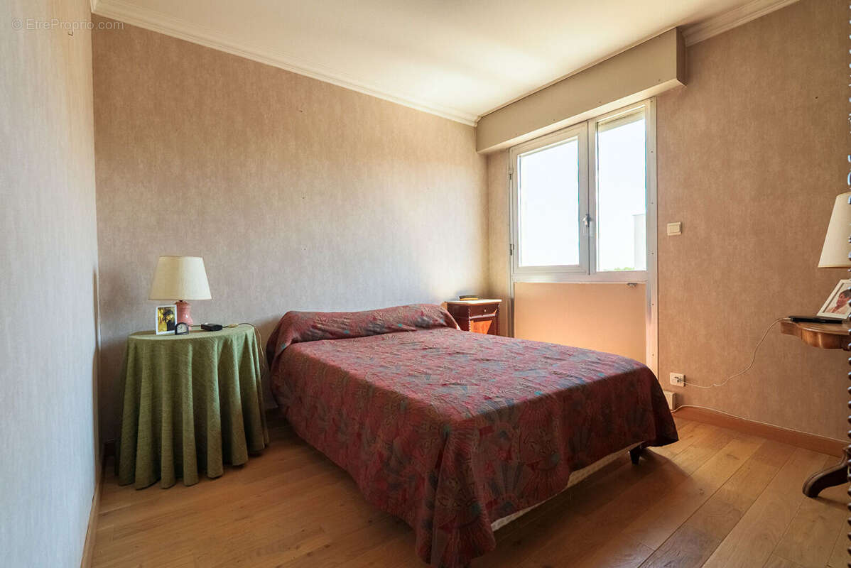 CARCASSONNE - DAVILLA Vaste Appartement T4 114m² (108m² Carrez) avec loggia, ascenseur, et place de parking couvert - photo 12