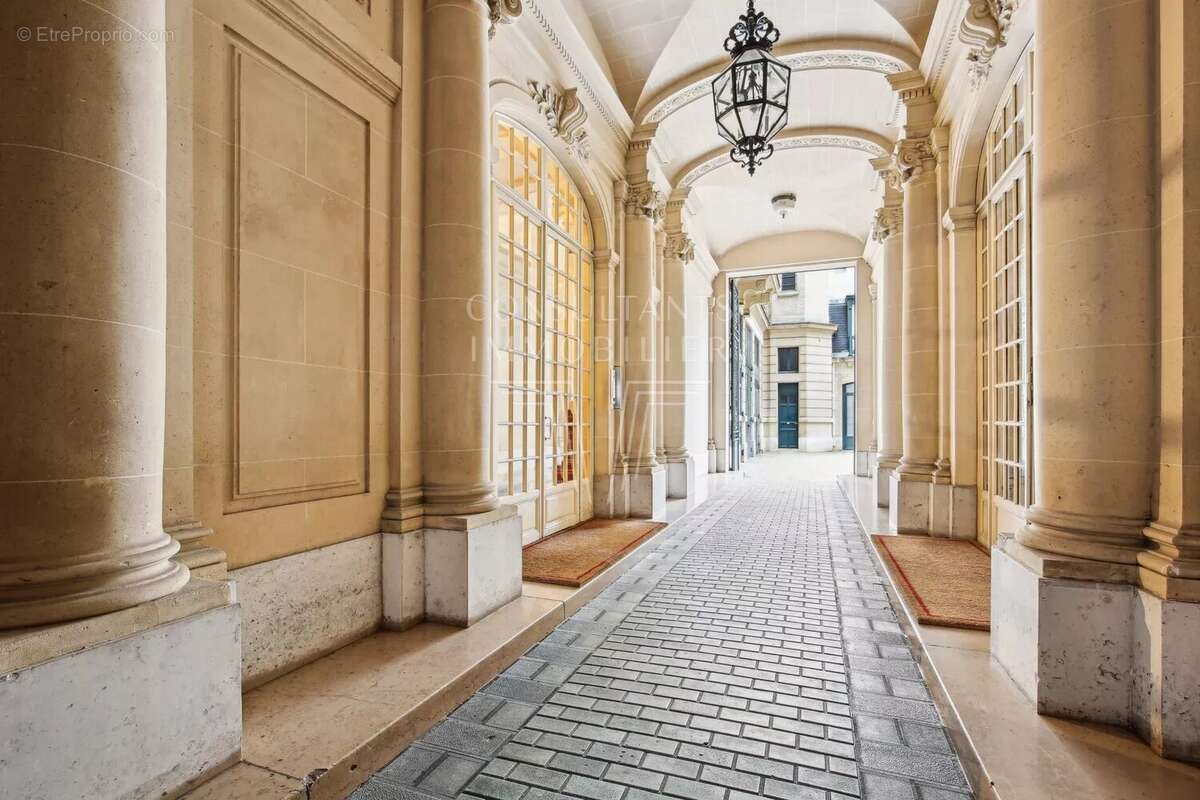 Appartement à PARIS-17E