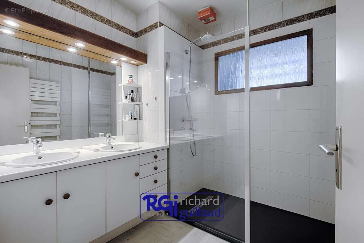 Maison à LA TOUR-DU-PIN