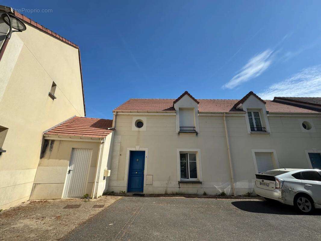 Maison à SAVIGNY-LE-TEMPLE