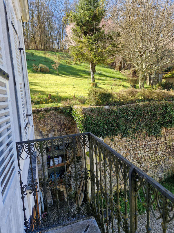 Maison à SAINT-PIERRE-DE-CHIGNAC