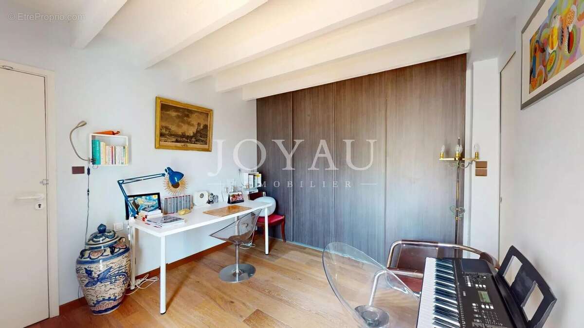 Maison familiale avec piscine et garage – Côte Pavée, à proximité immédiate des écoles - photo 14