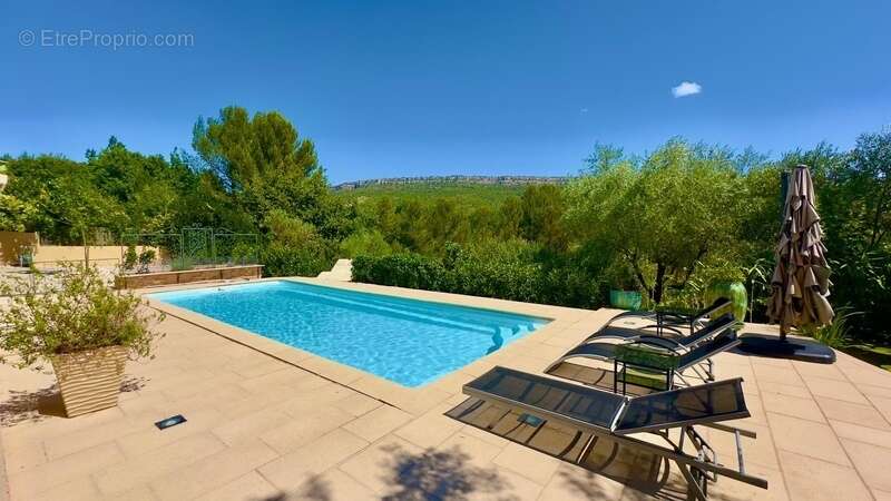 Maison à CHATEAUNEUF-LE-ROUGE