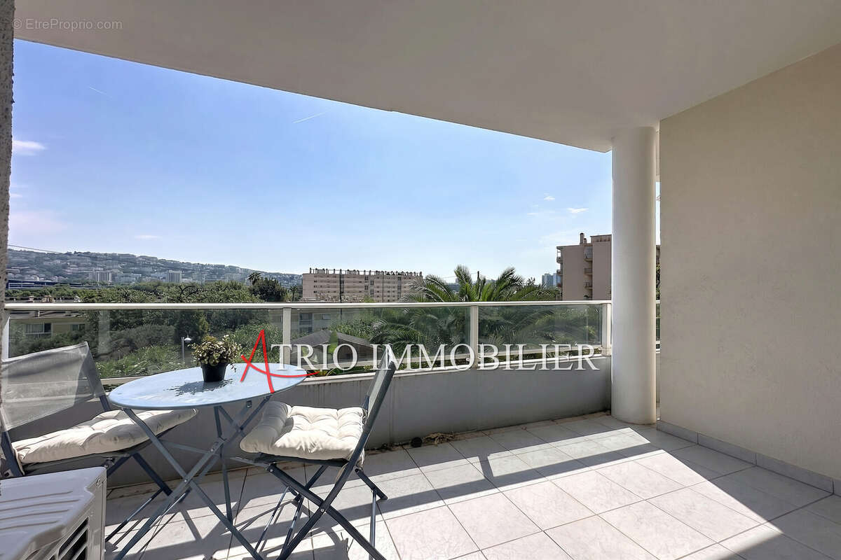 Appartement à SAINT-LAURENT-DU-VAR