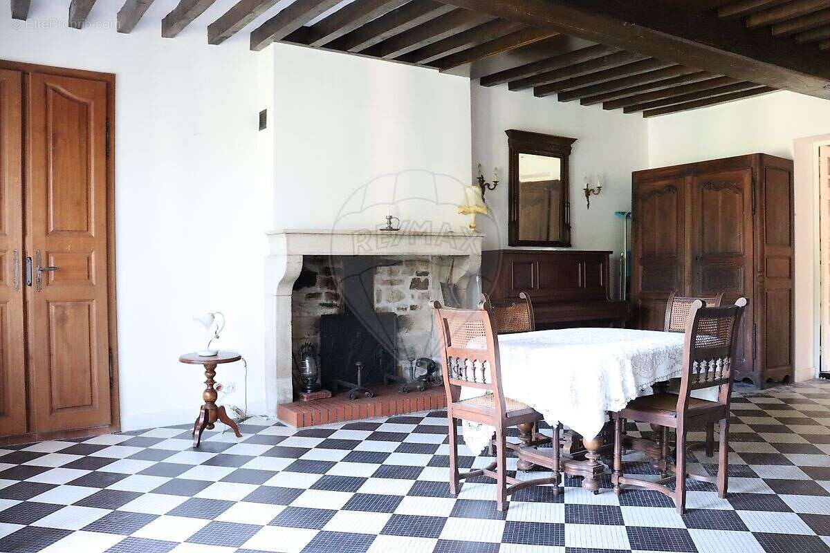 Maison à CORVOL-D'EMBERNARD