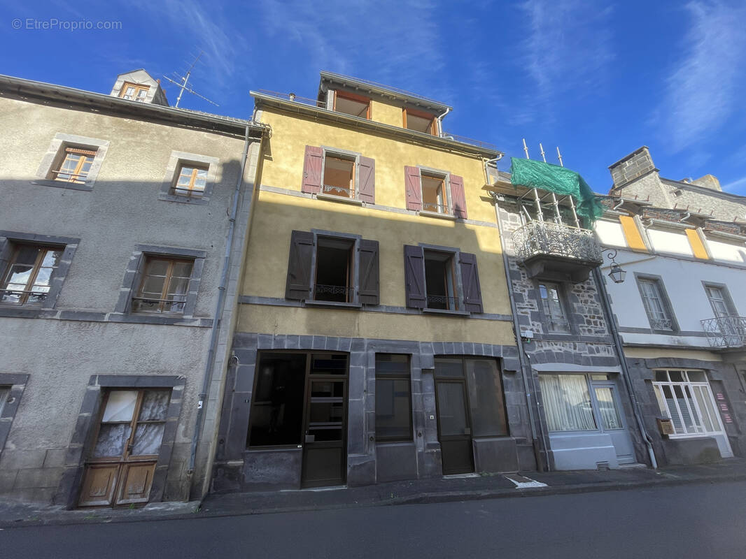 Maison à ROCHEFORT-MONTAGNE