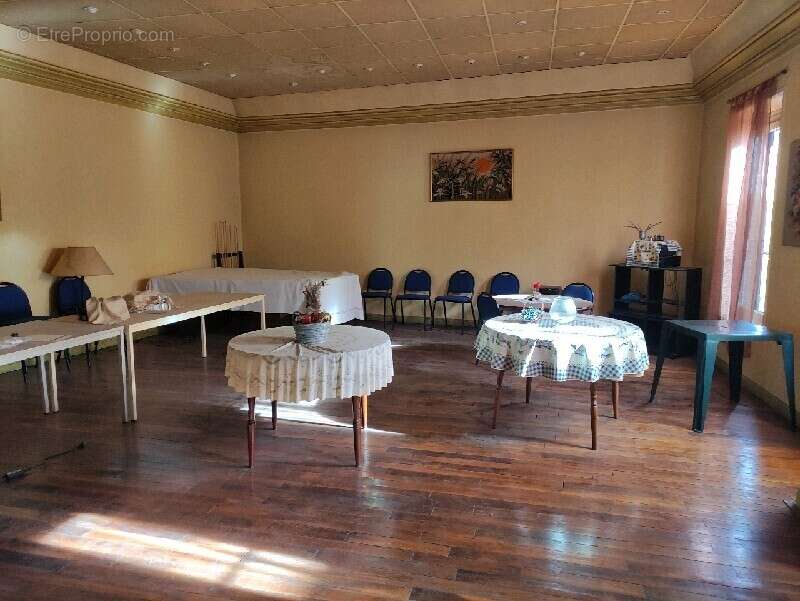 Commerce à TILLIERES-SUR-AVRE