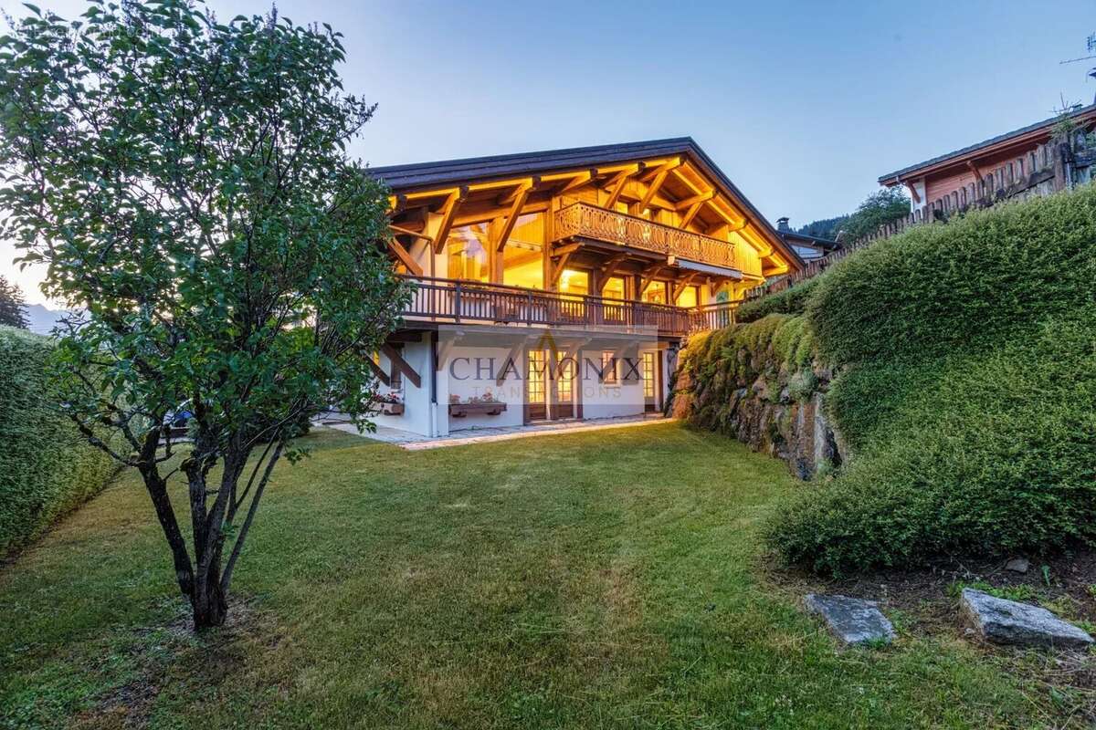 Maison à DEMI-QUARTIER