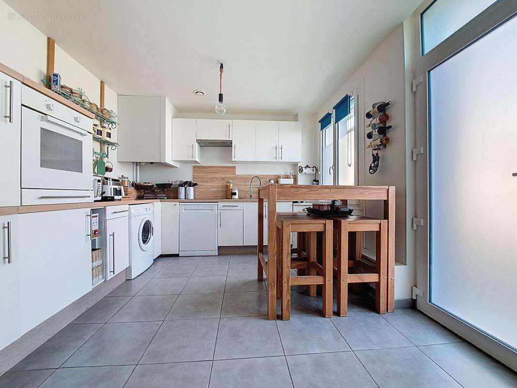Maison - Mitoyenne - Entièrement rénovée -  Chambres - Terrasse - Jardin - Proche commodités - photo 14