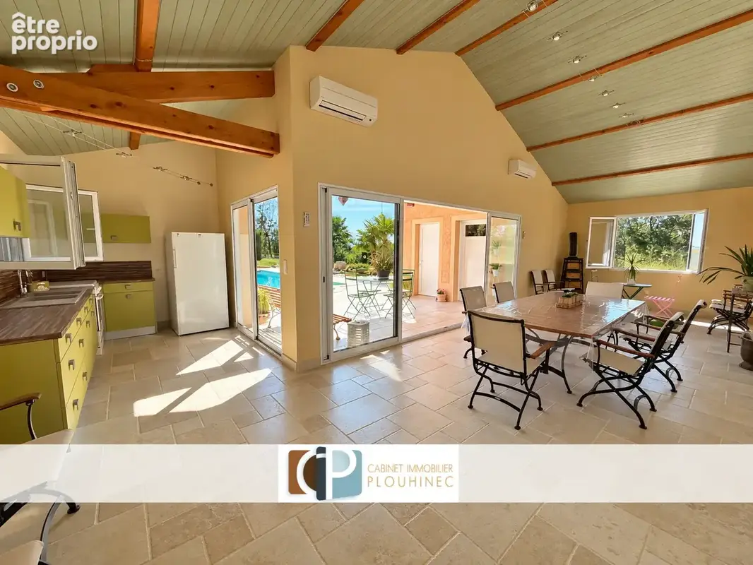 Villa avec piscine, dépendance et 1,4 hectare de terrain   Secteur Saint-Jean-sur-Veyle, proche Mâcon - photo 6