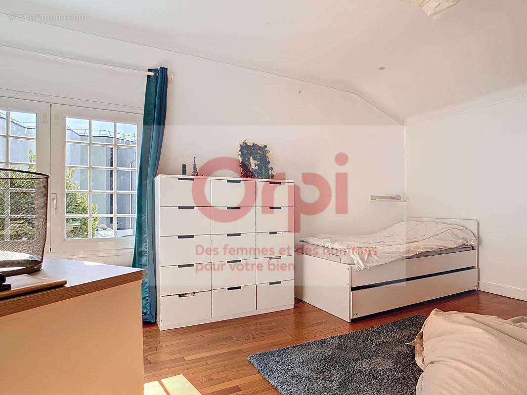 Maison à ISSY-LES-MOULINEAUX