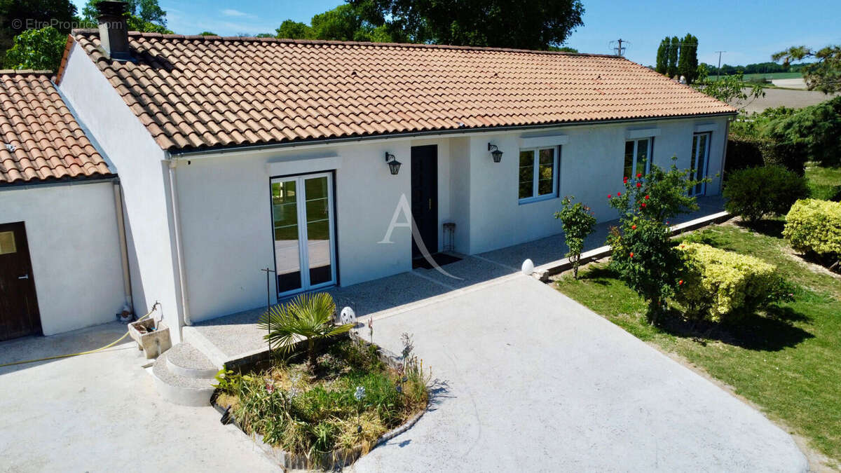 Maison à SAINTES