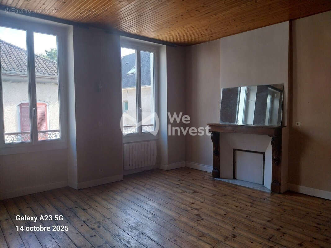 Appartement à NAY