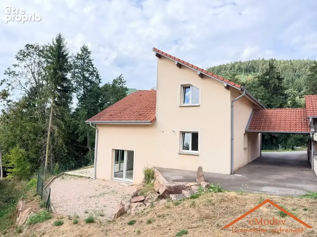 Maison 140 m² à Eloyes  - photo 1