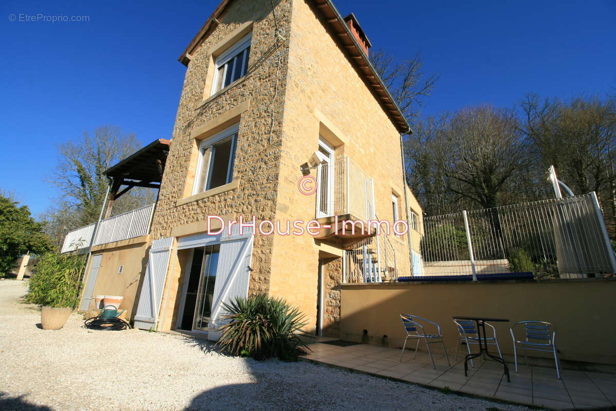 Maison à SAINT-LEON-SUR-VEZERE