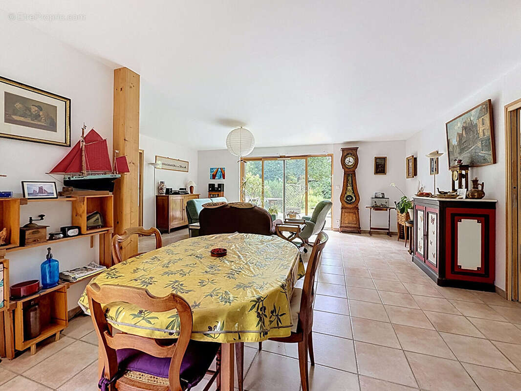 Maison à LAUZACH