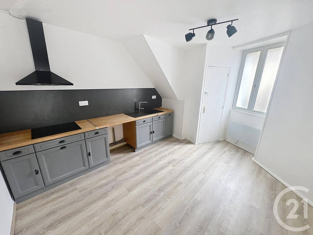 Maison à COULANGES-LA-VINEUSE