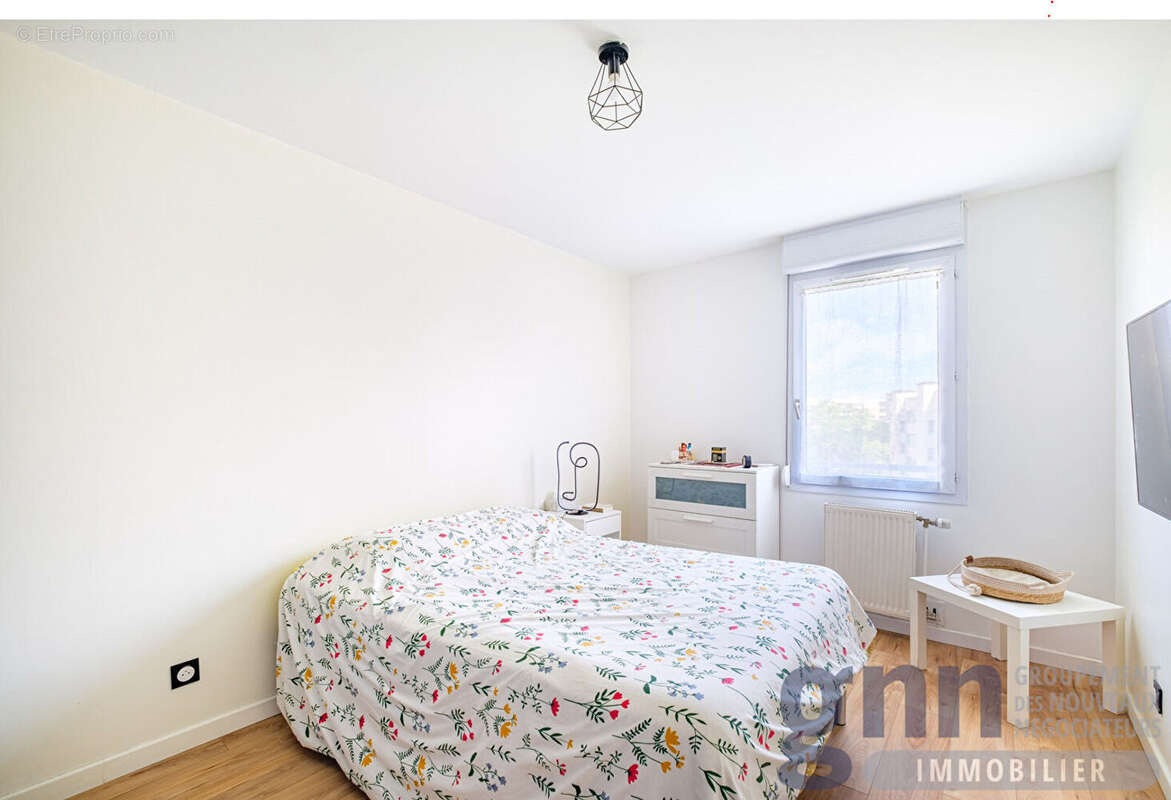 VILLEURBANNE - MÉTRO RÉPUBLIQUE- Appartement 3 pièces de 78 m² - photo 3