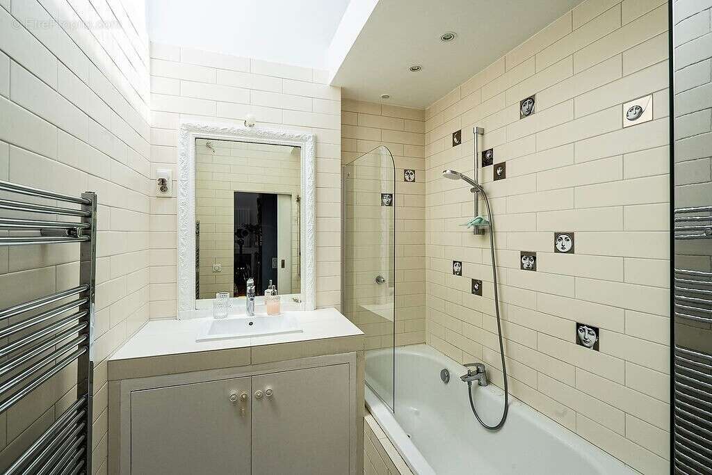 Appartement à PARIS-17E
