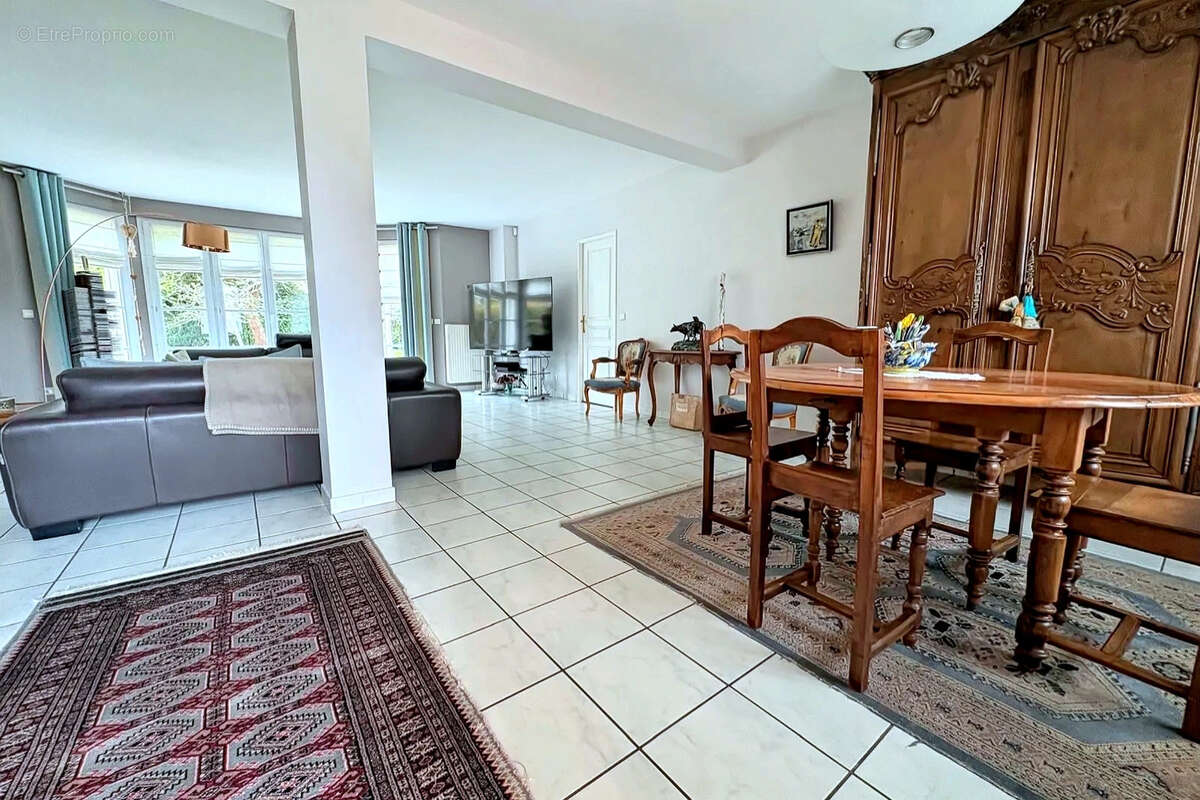 Maison à BUSSY-SAINT-GEORGES